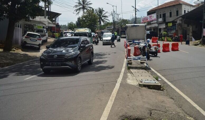 Polisi alihkan arus kendaraan di Nagreg ke Kadungora Garut pada H-3 Polisi alihkan arus kendaraan di Nagreg ke Kadungora Garut pada H-3