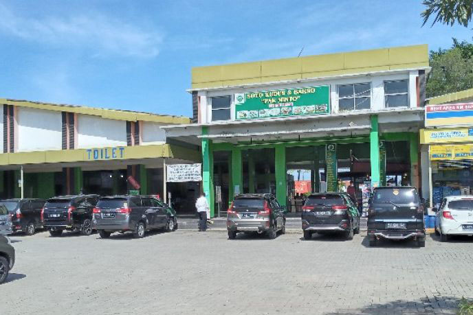 Pedagang di rest area berharap bisa mengais rezeki mudik Lebaran