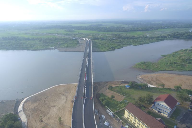 Dishub larang mobil pemudik berhenti di atas Jembatan Kretek Dua Dishub larang mobil pemudik berhenti di atas Jembatan Kretek Dua