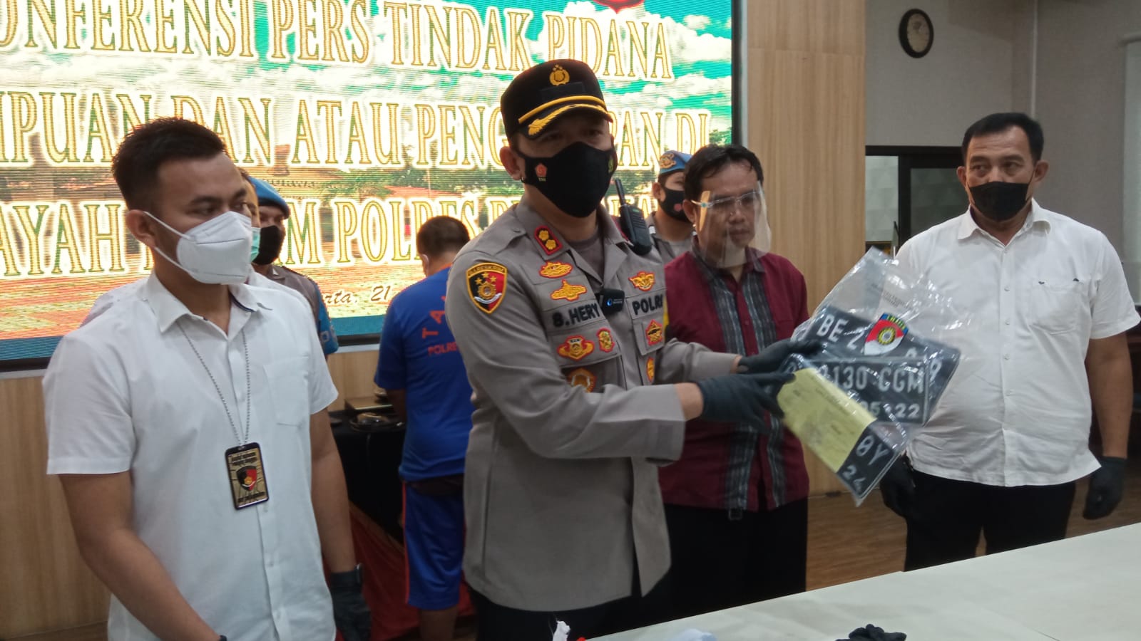 Tiga perampok lintas daerah ditangkap petugas Tiga perampok lintas daerah ditangkap petugas