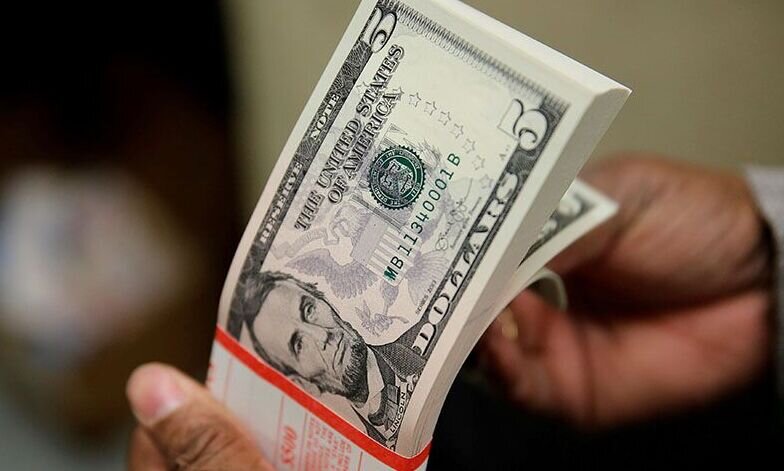Dolar menguat menuju tertinggi 20 tahun, saham naik karena laba emiten