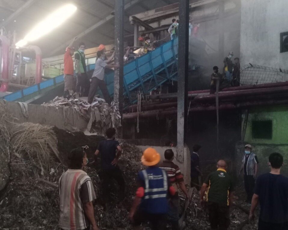 Konsleting mesin generator, kebakaran landa PT Pura Terban, Kudus Konsleting mesin generator, kebakaran landa PT Pura Terban, Kudus