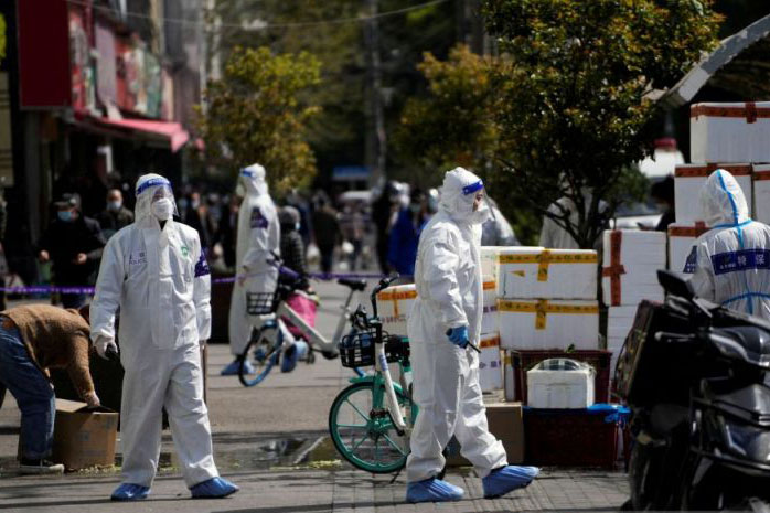 Militer, dokter dikerahkan gelar tes COVID-19 di Shanghai China