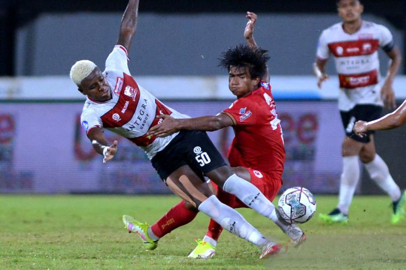 Madura United pastikan tetap pertahankan Fabio sebagai pelatih