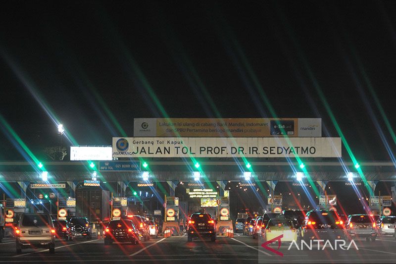 Uji coba ganjil genap di jalan tol dimulai besok