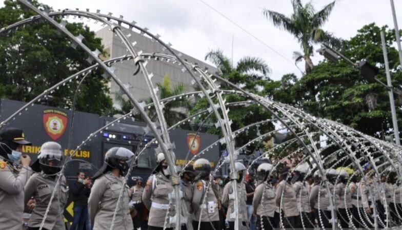 Aparat gabungan perketat pengamanan demo mahasiswa di Palembang Aparat gabungan perketat pengamanan demo mahasiswa di Palembang