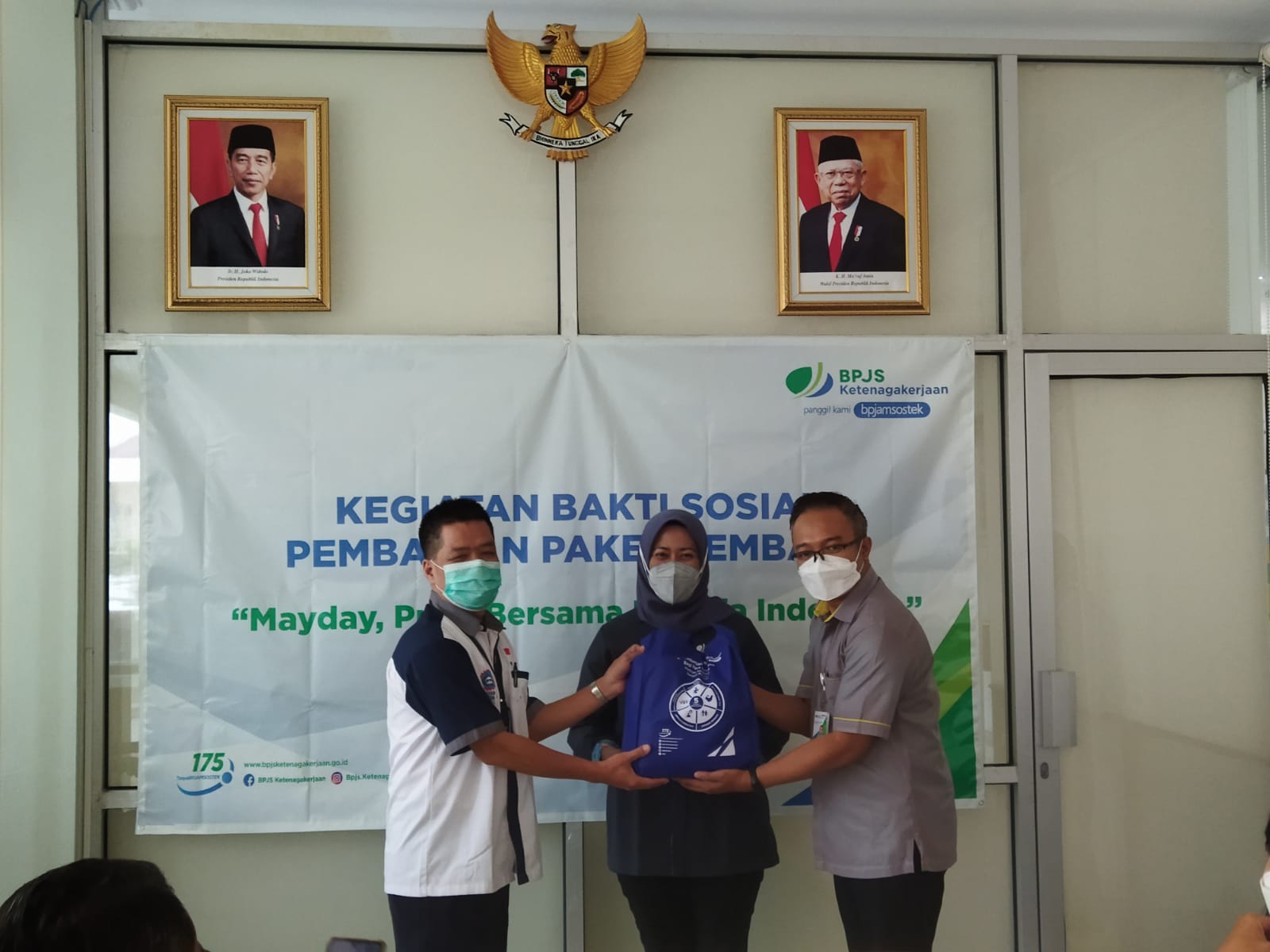 Peringati Hari Buruh, BPJS Ketenagakerjaan Klaten bagikan sembako Peringati Hari Buruh, BPJS Ketenagakerjaan Klaten bagikan sembako