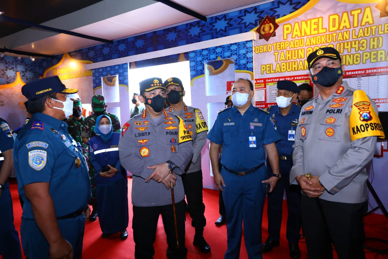 Tinjau Pelabuhan Tanjung Perak, Kapolri: Transportasi laut alternatif kurangi kemacetan arus mudik Tinjau Pelabuhan Tanjung Perak, Kapolri: Transportasi laut alternatif kurangi kemacetan arus mudik