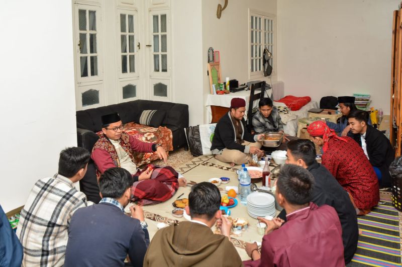 KBRI beri bantuan sembako Ramadhan kepada WNI di Tunisia KBRI beri bantuan sembako Ramadhan kepada WNI di Tunisia