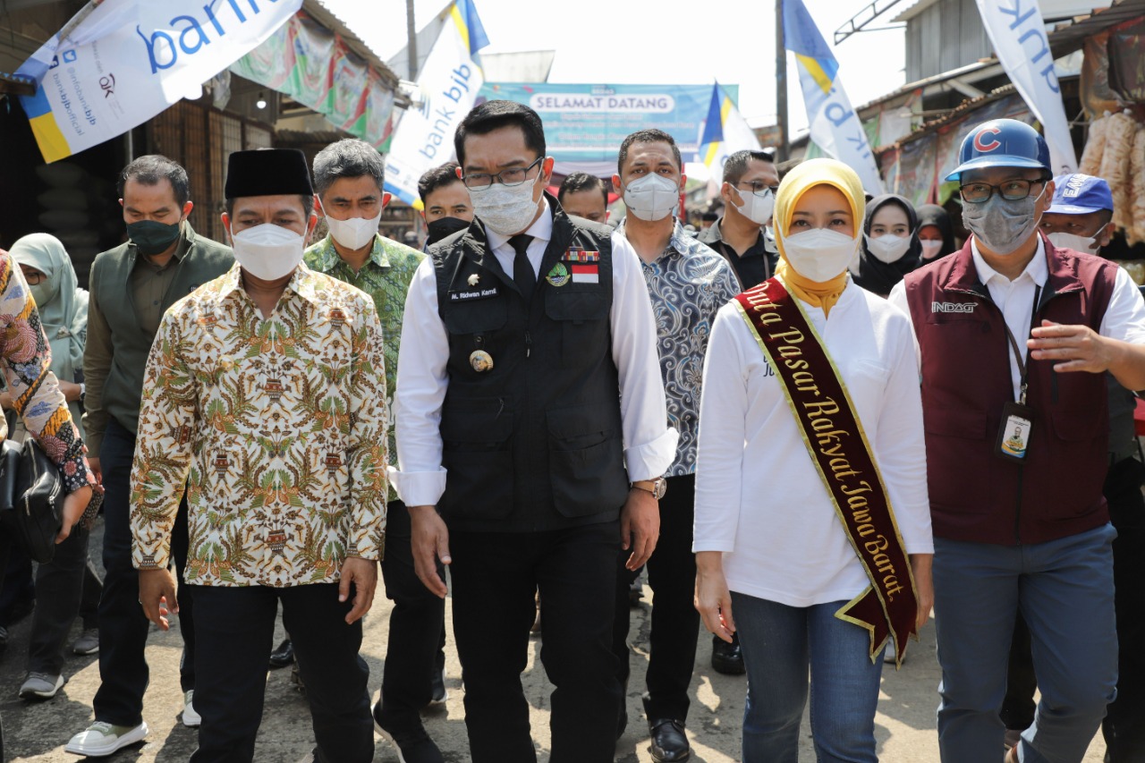 Gubernur Jabar dan Bupati Bandung resmikan Pasar Rakyat Jabar Juara Gubernur Jabar dan Bupati Bandung resmikan Pasar Rakyat Jabar Juara