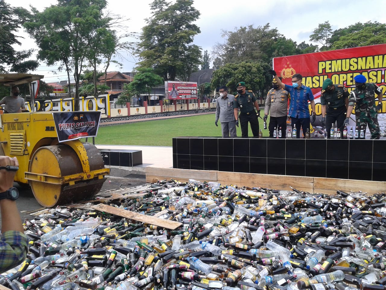 Polres Salatiga musnahkan ribuan botol miras berbagai merek