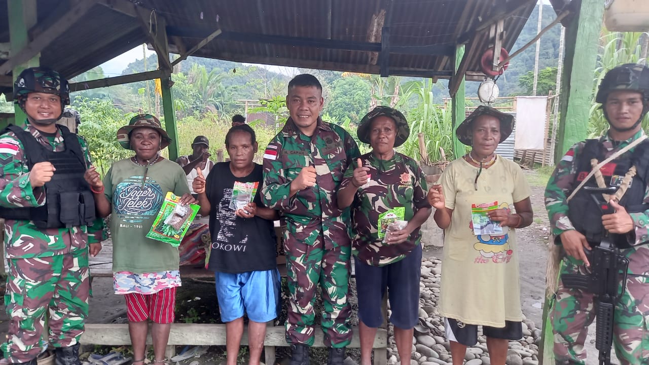 Satgas Yonif 126/KC salurkan bibit padi dan jagung untuk warga perbatasan Satgas Yonif 126/KC salurkan bibit padi dan jagung untuk warga perbatasan