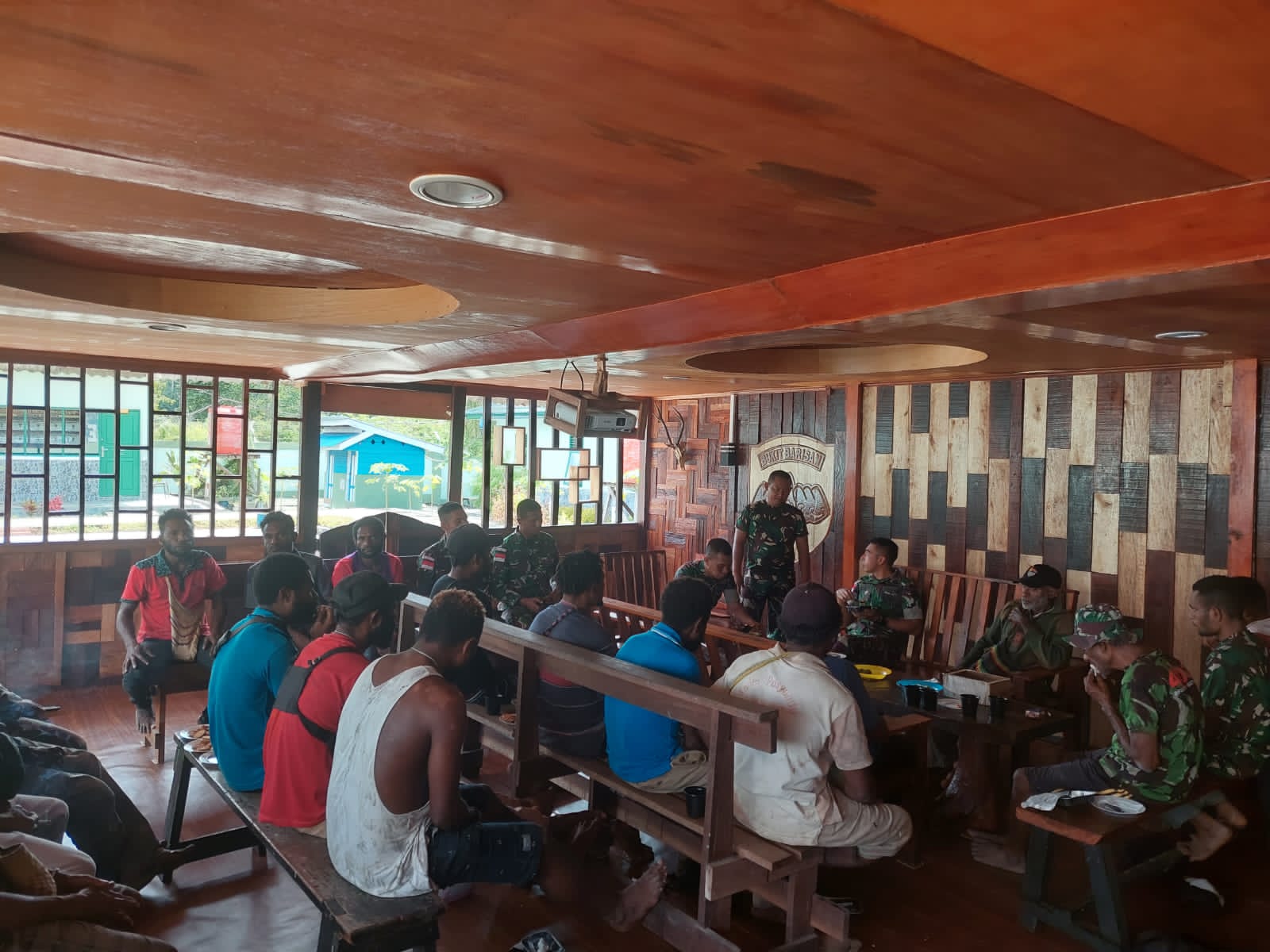 Satgas Pamtas Yonif 126/KC gelar pertemuan dengan tokoh pemuda se-Distrik Waris Satgas Pamtas Yonif 126/KC gelar pertemuan dengan tokoh pemuda se-Distrik Waris