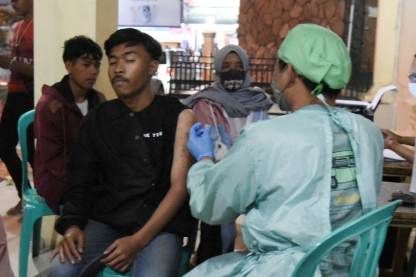 Warga antusias ikuti vaksinasi booster di Masjid Besar Ciwidey