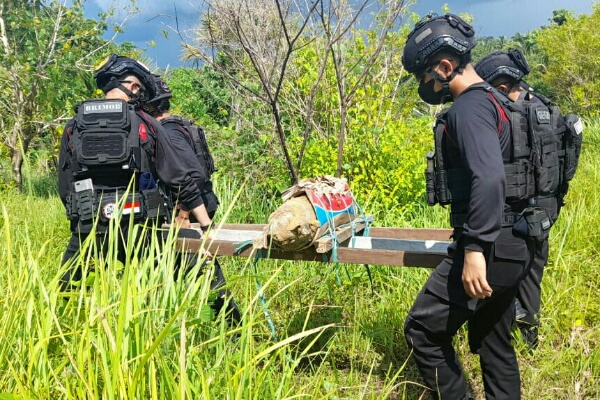 Gegana Brimob Polda Sulut lakukan disposal benda diduga mortir di Likupang Timur Gegana Brimob Polda Sulut lakukan disposal benda diduga mortir di Likupang Timur