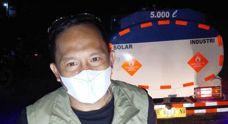 Polda Jambi amankan 4 truk BBM pindahkan solar ilegal ke tugboat Polda Jambi amankan 4 truk BBM pindahkan solar ilegal ke tugboat