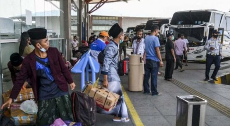 Puluhan bus antarkota di Terminal Pulo Gebang tidak layak jalan