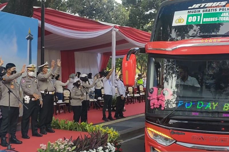 Polda Metro berangkatkan gelombang pertama Mudik Gratis Polri Polda Metro berangkatkan gelombang pertama Mudik Gratis Polri
