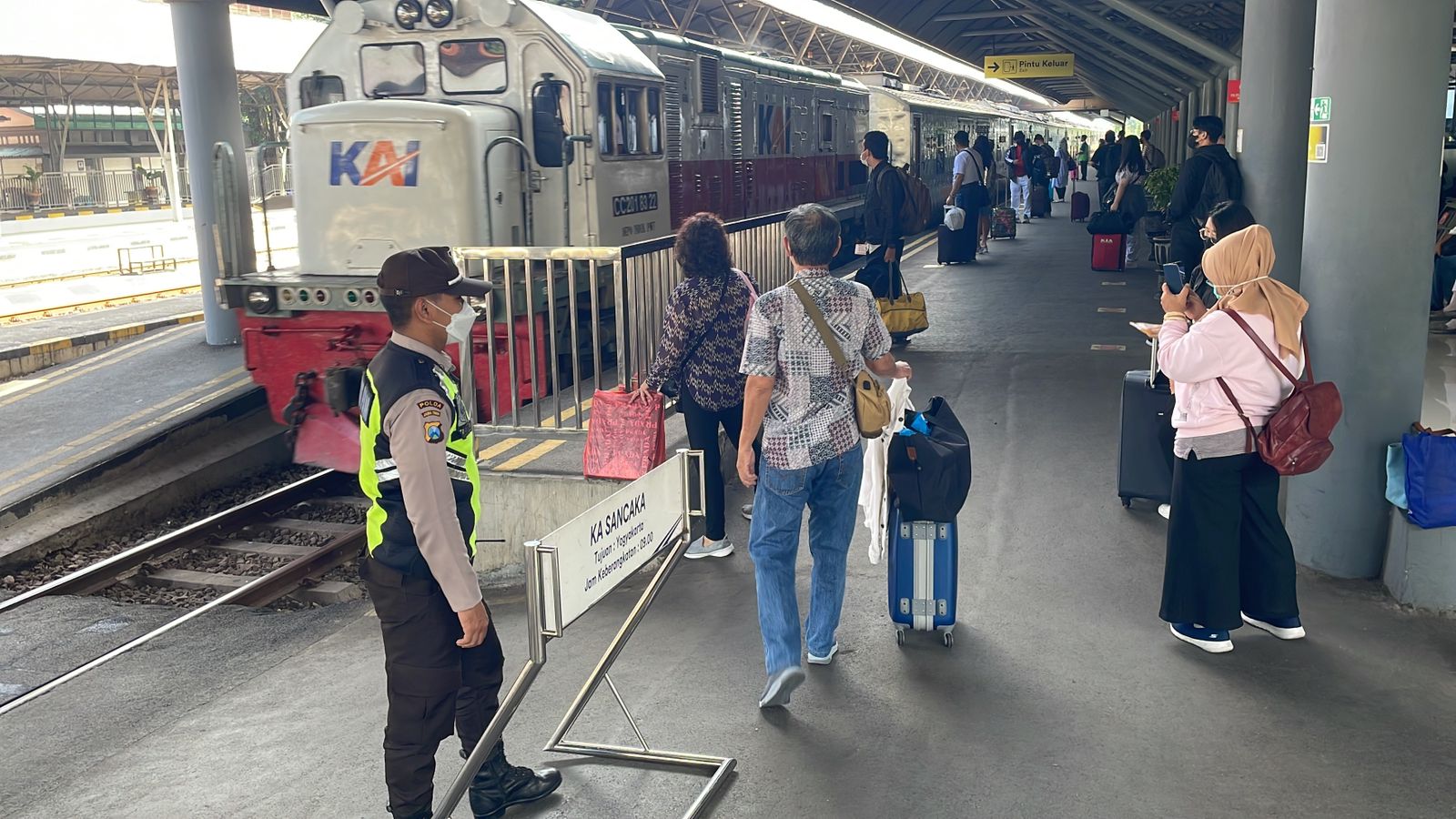 Angkutan lebaran, KAI Daop 8 Surabaya sediakan 516.780 tempat duduk Angkutan lebaran, KAI Daop 8 Surabaya sediakan 516.780 tempat duduk