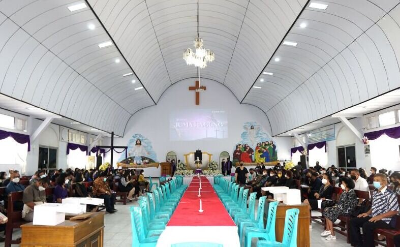 Umat Kristiani Kota Gorontalo lakukan ibadah Jumat Agung dengan prokes Umat Kristiani Kota Gorontalo lakukan ibadah Jumat Agung dengan prokes