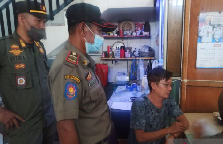 Tim 7 Payakumbuh razia warung makan yang tetap berjualan di siang hari