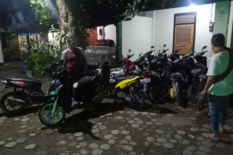 Polisi sita belasan motor balap liar di Lombok Polisi sita belasan motor balap liar di Lombok