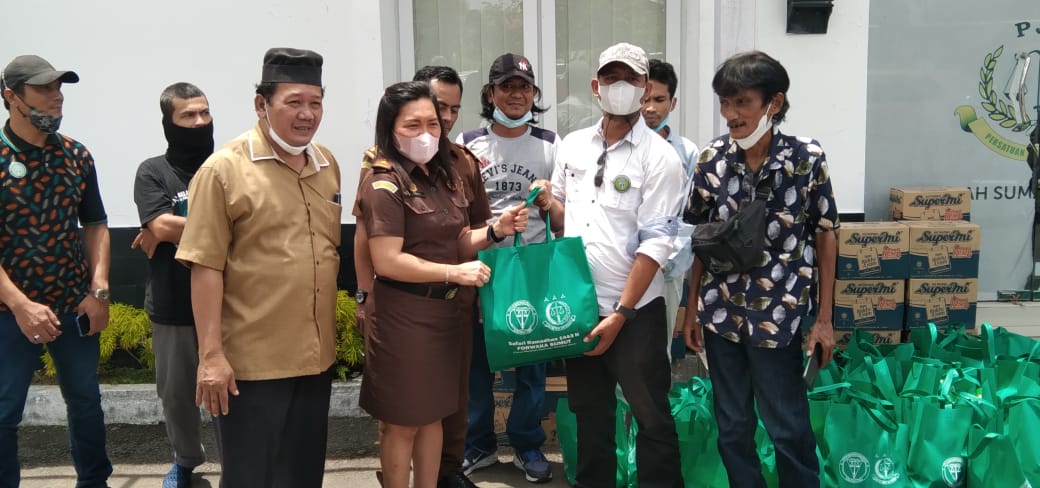Tim Safari Ramadan Forwaka salurkan BSL untuk fakir miskin dan yatim piatu di Medan dan Deliserdang Tim Safari Ramadan Forwaka salurkan BSL untuk fakir miskin dan yatim piatu di Medan dan Deliserdang