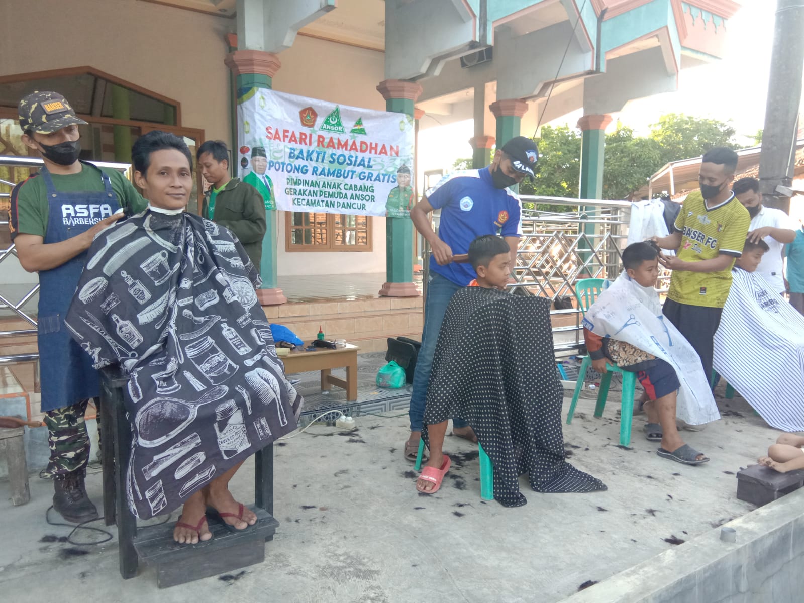 Berbagi di Bulan Ramadan, Ansor Rembang adakan potong rambut gratis Berbagi di Bulan Ramadan, Ansor Rembang adakan potong rambut gratis