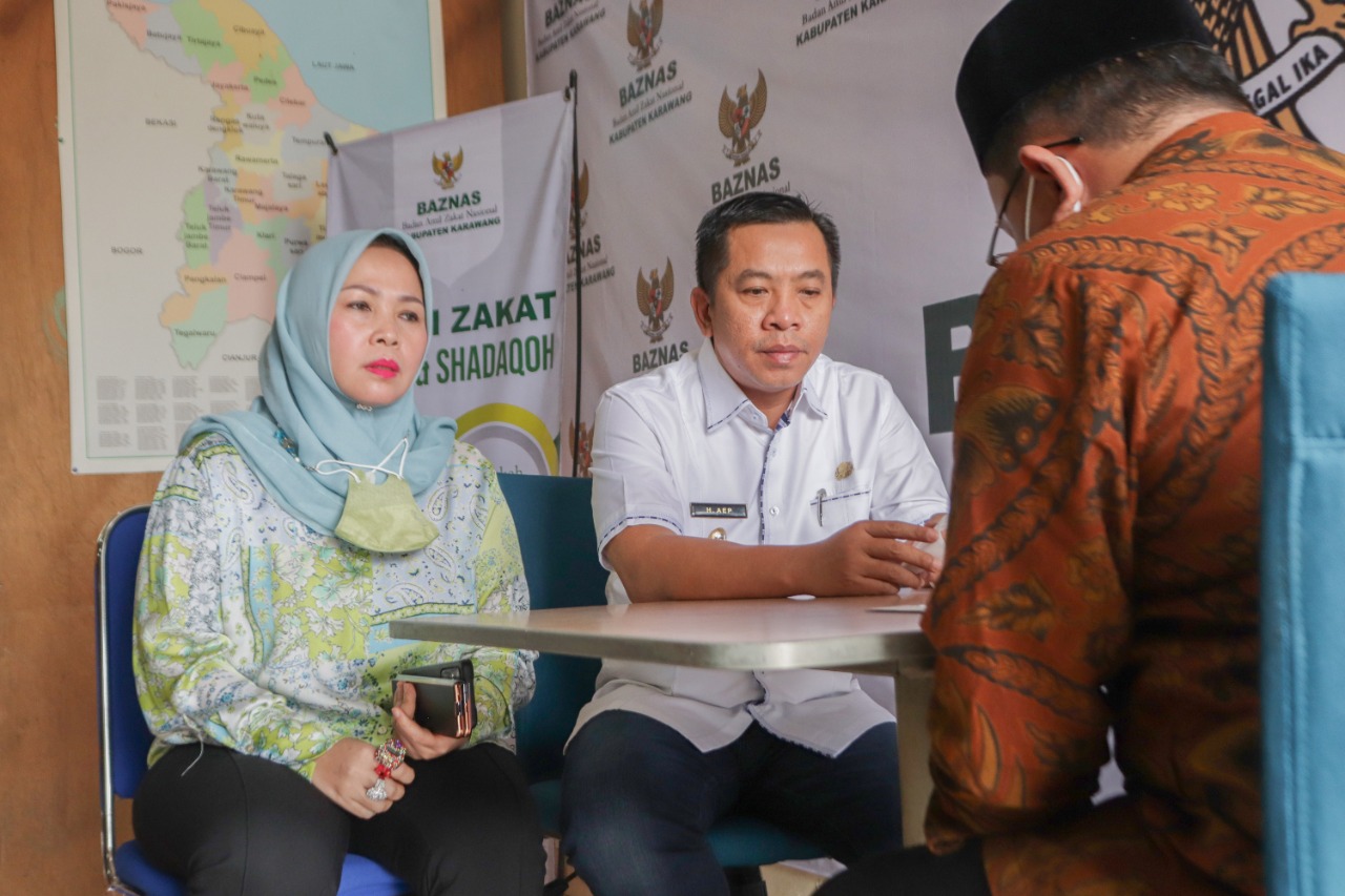 Crazy rich Karawang bayar zakat mal hampir satu miliar Crazy rich Karawang bayar zakat mal hampir satu miliar