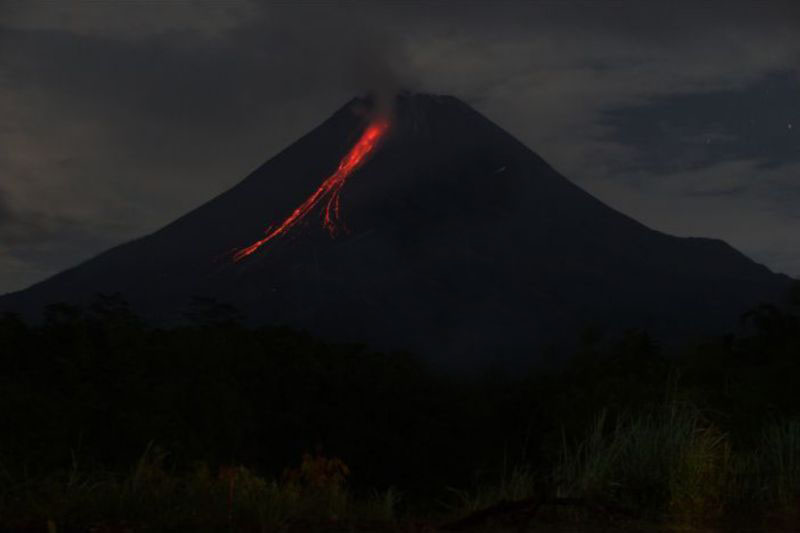 Merapi 10 kali luncurkan guguran lava pijar sejauh 1,8 km
