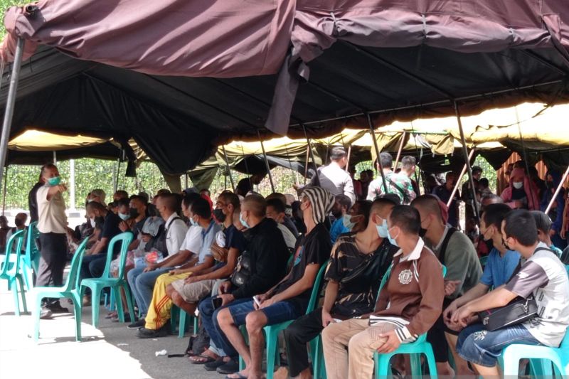 Sebanyak 279 PMI bermasalah dideportasi melalui PLBN Entikong Sebanyak 279 PMI bermasalah dideportasi melalui PLBN Entikong