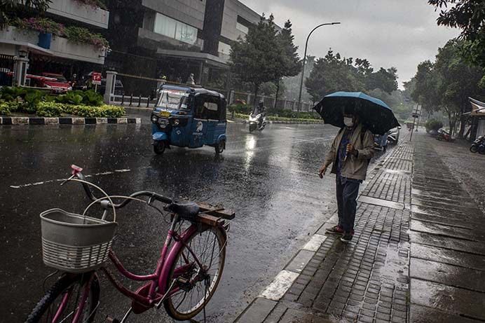 BMKG perkirakan seluruh Jakarta pada Senin siang