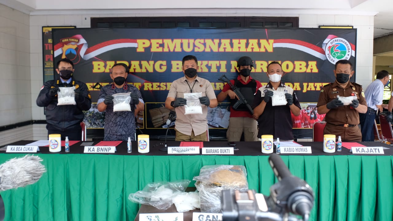 Ditresnarkoba Polda Jateng musnahkan 4 kg sabu dan 20 kg ganja Ditresnarkoba Polda Jateng musnahkan 4 kg sabu dan 20 kg ganja