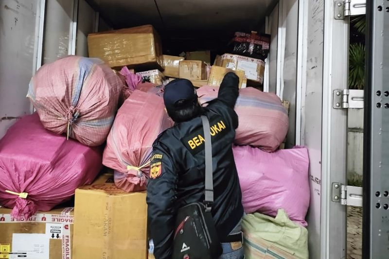 Bea Cukai Malang gagalkan pengiriman rokok ilegal lewat jasa ekspedisi Bea Cukai Malang gagalkan pengiriman rokok ilegal lewat jasa ekspedisi