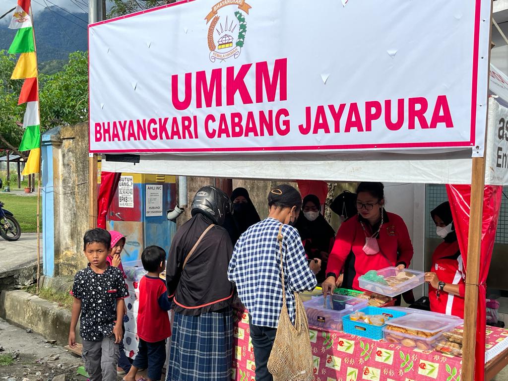 UMKM Bhayangkari Cabang Jayapura hadirkan aneka jajanan buka puasa di Papua UMKM Bhayangkari Cabang Jayapura hadirkan aneka jajanan buka puasa di Papua