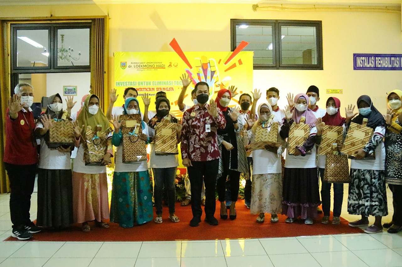Peringati Hari TBC Sedunia, lima belas pasien TB MDR terima sertifikat sembuh Peringati Hari TBC Sedunia, lima belas pasien TB MDR terima sertifikat sembuh