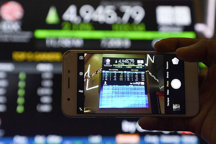 IHSG Senin dibuka melemah 21,45 poin