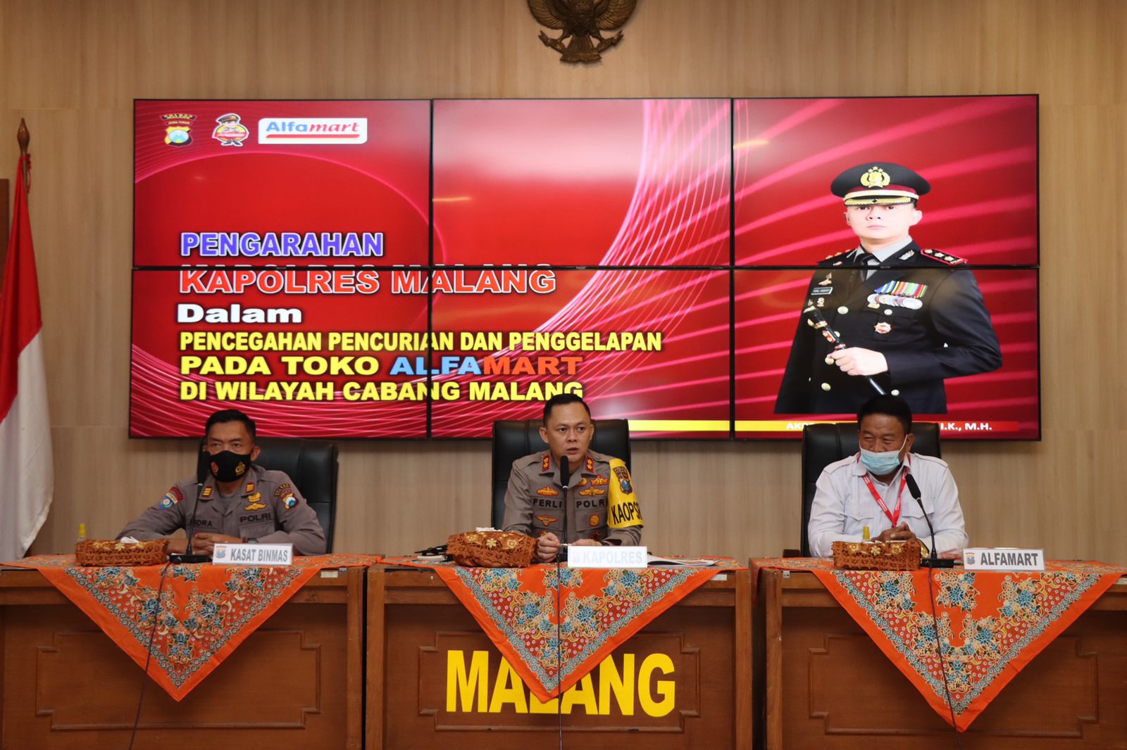 Tekan angka kriminalitas, Kapolres Malang beri pembekalan kepada karyawan hypermart Tekan angka kriminalitas, Kapolres Malang beri pembekalan kepada karyawan hypermart