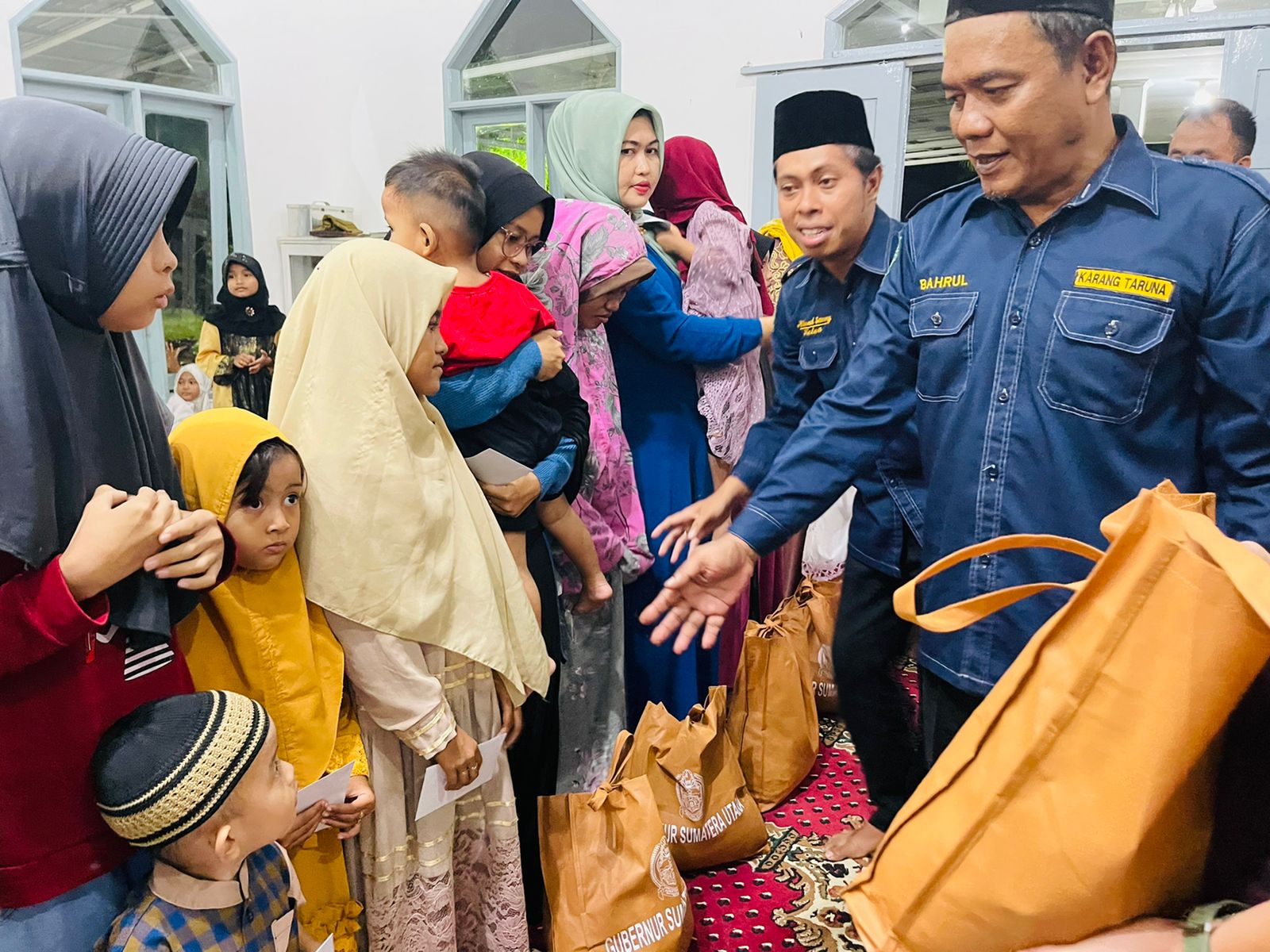 Tim Safari Ramadan Karang Taruna Kabupaten Langkat santuni anak yatim Tim Safari Ramadan Karang Taruna Kabupaten Langkat santuni anak yatim