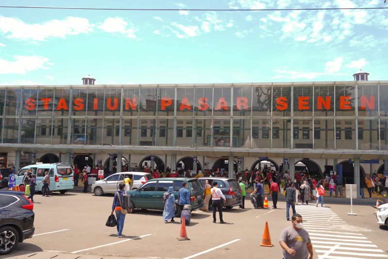 Stasiun Pasar Senen operasionalkan 28 kereta saat H-4 Lebaran