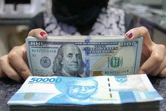 Rupiah Senin pagi melemah 12 poin