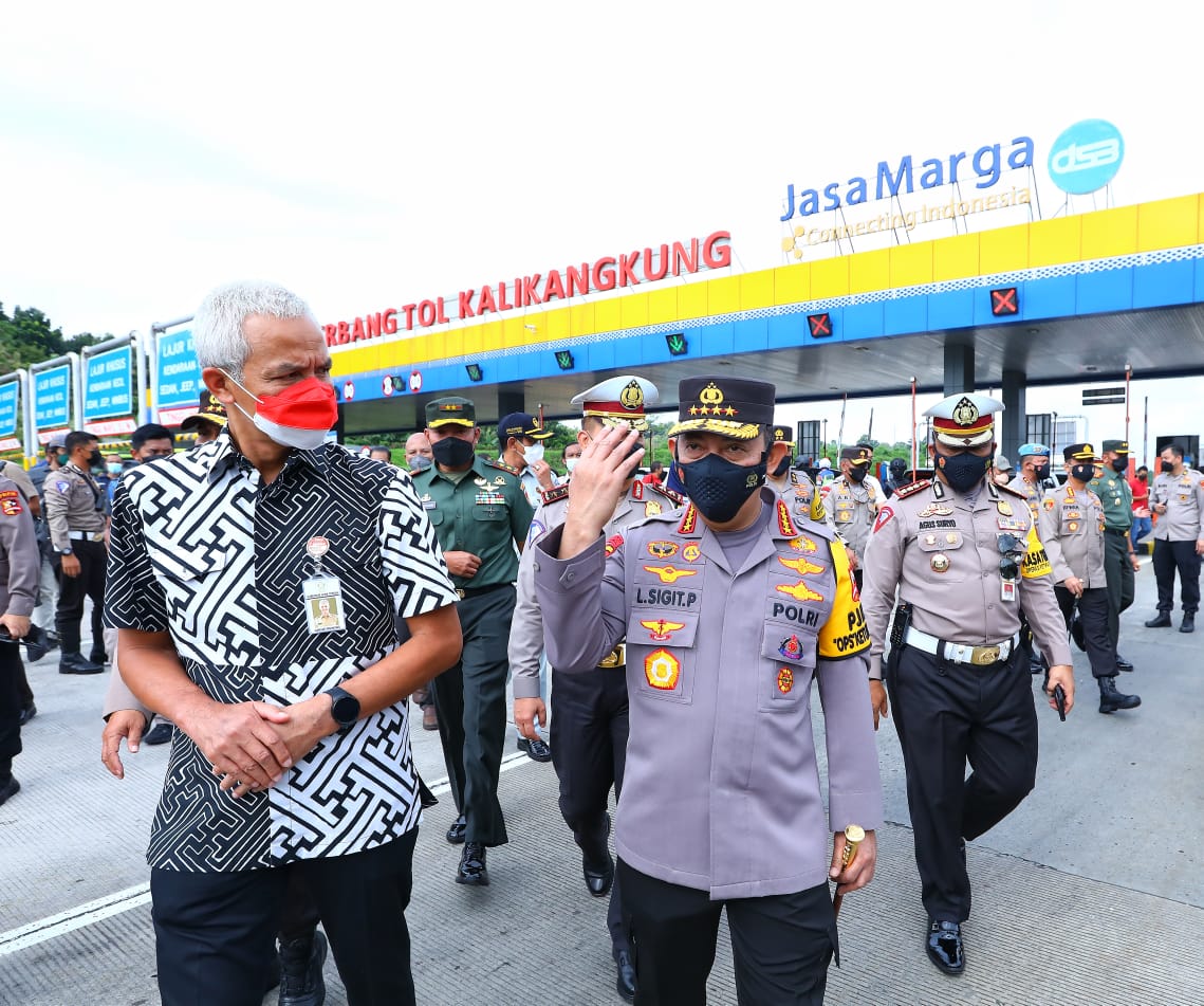Tinjau Kalikangkung, Kapolri imbau pemudik tak paksakan berkendara jika lelah Tinjau Kalikangkung, Kapolri imbau pemudik tak paksakan berkendara jika lelah