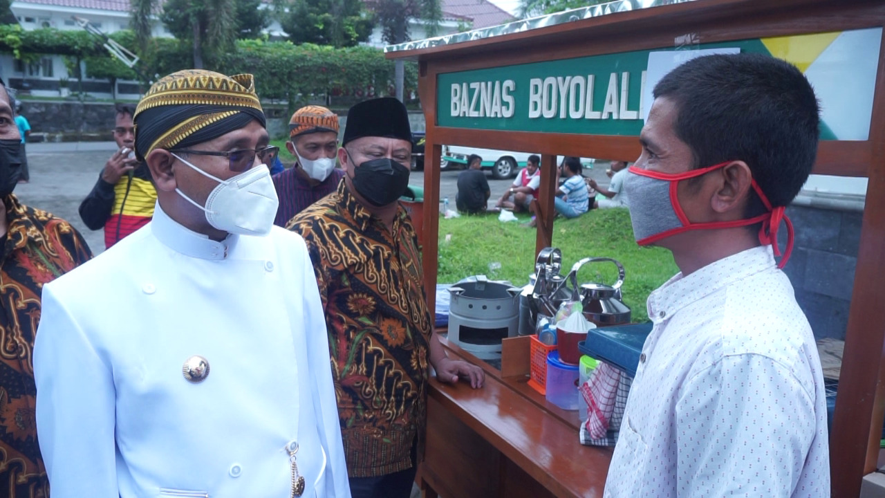 Baznas Boyolali salurkan bantuan Boyolali Cerdas dan Boyolali Makmur 