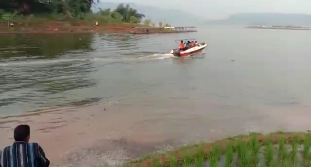 Nekat berenang di Waduk Cirata, remaja hilang tenggelam dan belum ditemukan Nekat berenang di Waduk Cirata, remaja hilang tenggelam dan belum ditemukan