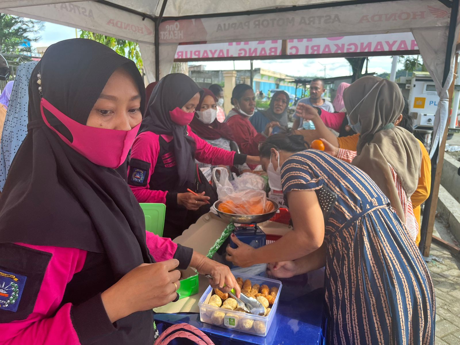 UMKM Bhayangkari Polres Jayapura gelar pasar murah sembako UMKM Bhayangkari Polres Jayapura gelar pasar murah sembako
