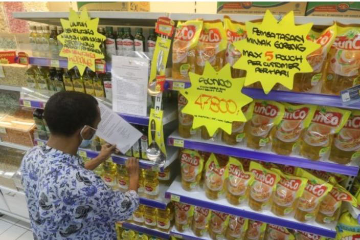 Pengamat minta Polri kedepankan sosial-ekonomi atasi kelangkaan minyak
