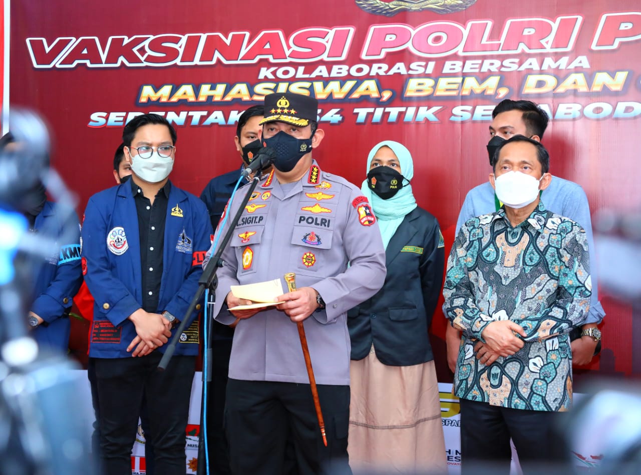 Kapolri kejar target vaksin booster agar warga miliki kekebalan jalani aktivitas Ramadan Kapolri kejar target vaksin booster agar warga miliki kekebalan jalani aktivitas Ramadan
