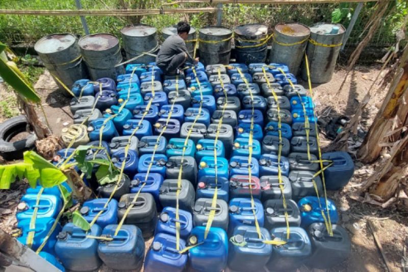Polda Sulbar tangkap pelaku penimbun 6,2 ton solar bersubsidi
