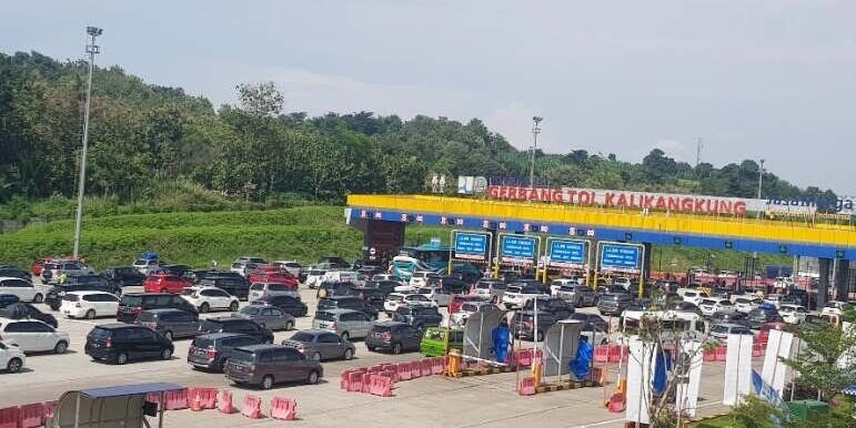One way di gerbang Kalikangkung Semarang diberlakukan hingga Jumat One way di gerbang Kalikangkung Semarang diberlakukan hingga Jumat