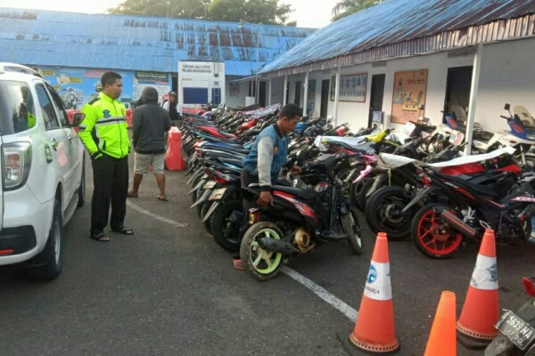 Patroli gabungan Polres Kotamobagu, 44 motor digunakan balap liar diamankan Patroli gabungan Polres Kotamobagu, 44 motor digunakan balap liar diamankan